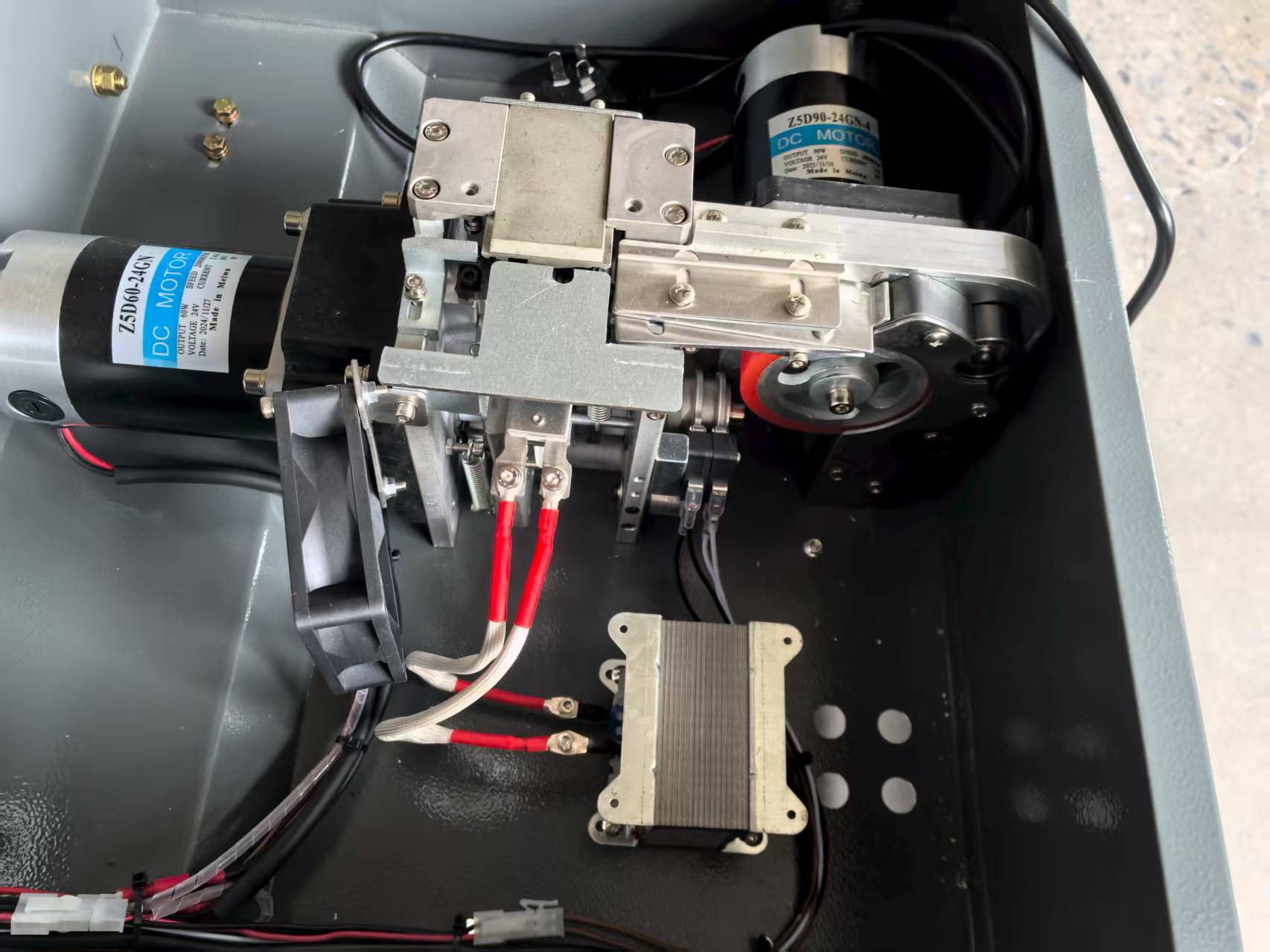 MH - 50L Low Workbench Semi - automatic Strapping Machine - beyond pack